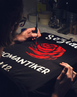 Leo-Constantin-Scheichenost-Creative-Director-Consulting-Markenaufbau-Lettering-Illustration-Freelancer-Lettering-Alexander-Van-Der-Bellen-Wahlkampf-Lederjacken-3 Leo-Constantin-Scheichenost-Creative-Director-Consultant-Entrepreneur