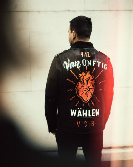 Leo-Constantin-Scheichenost-Creative-Director-Consulting-Markenaufbau-Lettering-Illustration-Freelancer-Lettering-Alexander-Van-Der-Bellen-Wahlkampf-Lederjacken-5 Leo-Constantin-Scheichenost-Creative-Director-Consultant-Entrepreneur