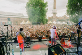 Leo-Constantin-Scheichenost-Creative-Director-Consulting-Markenaufbau-Lettering-Illustration-Freelancer-Lettering-Bon-Jour-Band-Music-7 Leo-Constantin-Scheichenost-Creative-Director-Consultant-Entrepreneur