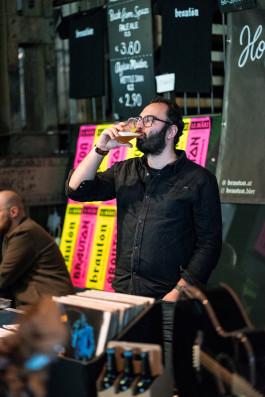 Leo-Constantin-Scheichenost-Creative-Director-Consulting-Markenaufbau-Branding-Lettering-Illustration-Brauton-Bier-Mit-Musikgeschmack-4 Leo-Constantin-Scheichenost-Creative-Director-Consultant-Entrepreneur